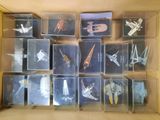 une boîte contenant toutes sortes de jouets
