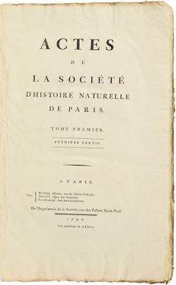un vieux livre avec un titre en noir et blanc