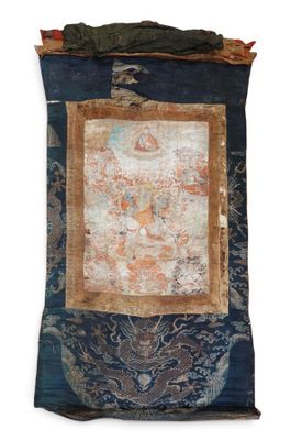 gros plan d'une tapisserie accrochée au mur