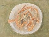 une peinture représentant des crevettes dans une assiette posée sur une table