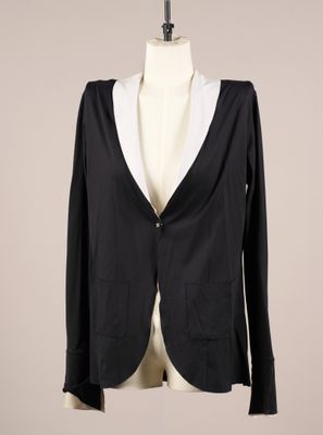 une veste noire sur un mannequin mannequin mannequin mannequin mannequin mannequin mannequin mannequin mannequin mannequin