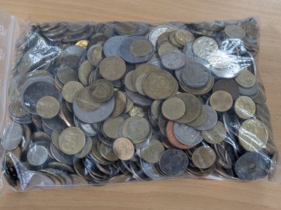 Monnaies démonétisées. Poids de l'ensemble 3,47 Kg.