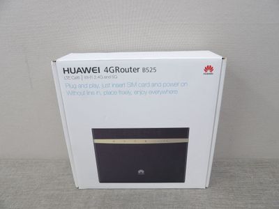 La boîte du nouveau routeur Huawei est ouverte.