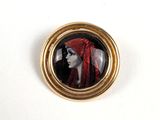 une image représentant une femme portant un chapeau rouge