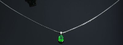 collier qui brille dans le noir