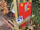 a small machine that is sitting on the ground