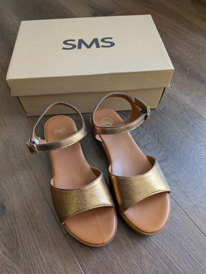 Paire de chaussures de marque SMS
