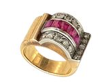 une photo d'une bague en or sertie de pierres roses et de diamants