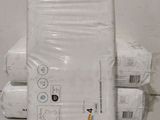une pile de rouleaux de papier toilette empilés les uns sur les autres
