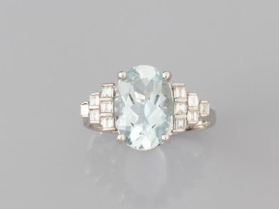 Bague ovale en aigue-marine et diamants