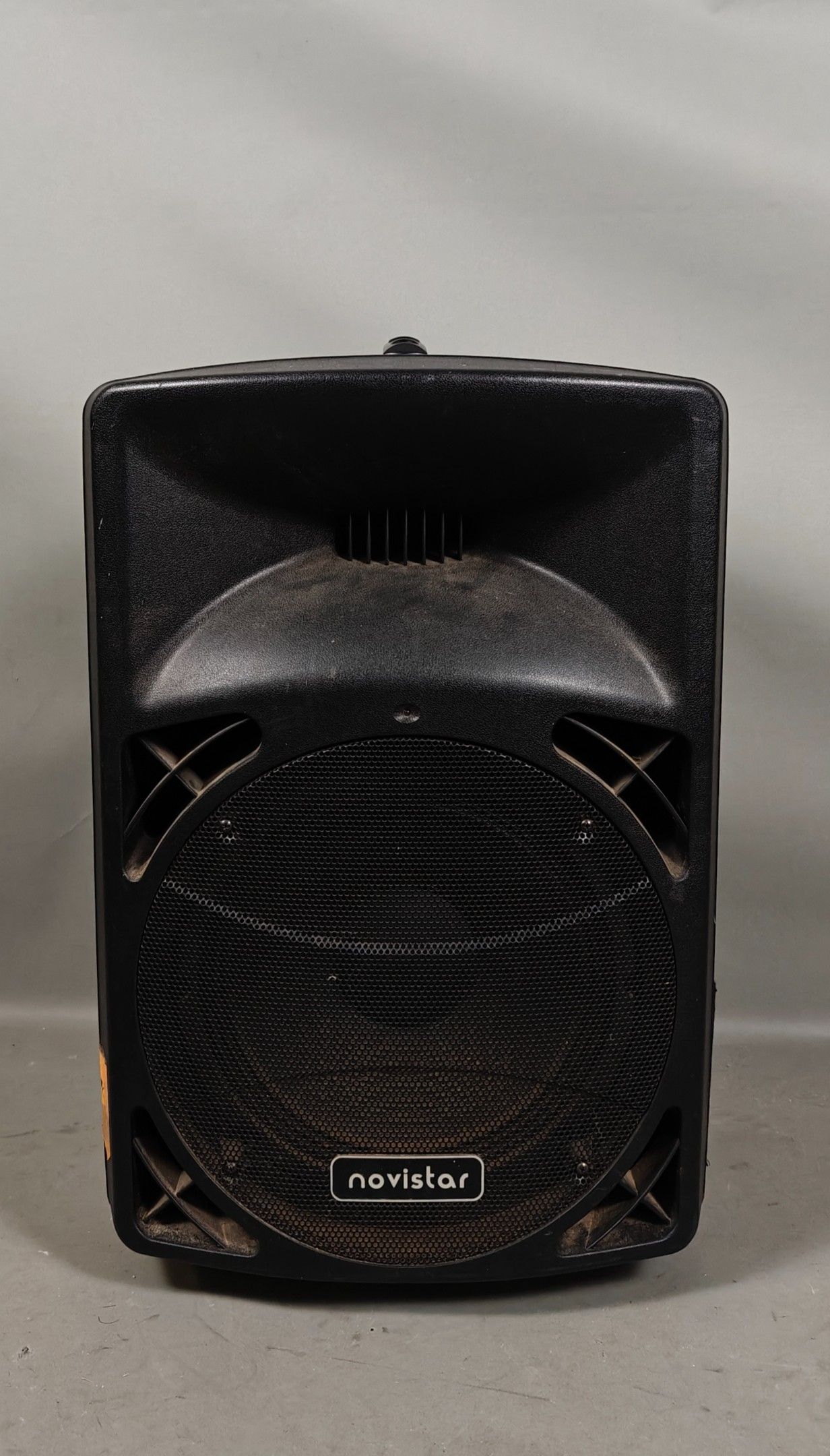 NOVISTAR. Enceinte de sono amplifiée, mobile.