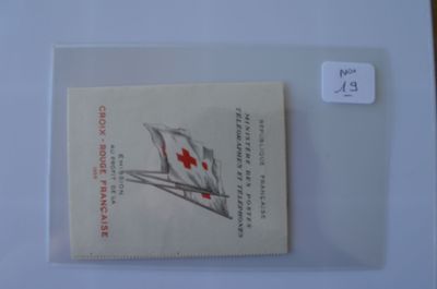 un petit bout de papier sur lequel est dessinée une croix rouge