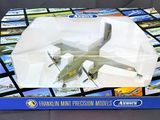 une boîte contenant une maquette d'avion