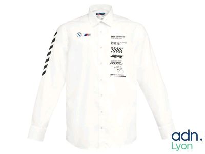 chemise blanche à manches longues avec des rayures noires et blanches sur les manches