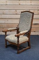 Fauteuil de malade en bois naturel reposant sur quatre pieds… (photo 2)