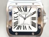 une image d'un gros plan d'une montre-bracelet avec des chiffres romains