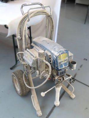 a small machine that is sitting on the ground