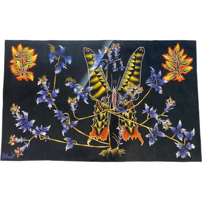 une image représentant un tableau avec un papillon et des fleurs sur fond noir