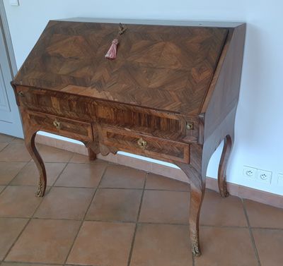 Secrétaire de pente entièrement marqueté, modèle galbée à ab…