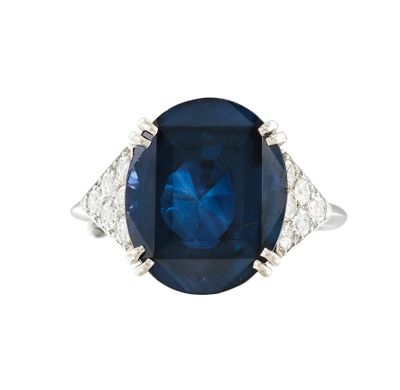 Bague ovale en saphir et diamant