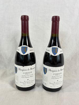 deux bouteilles de vin posées sur une table l'une à côté de l'autre