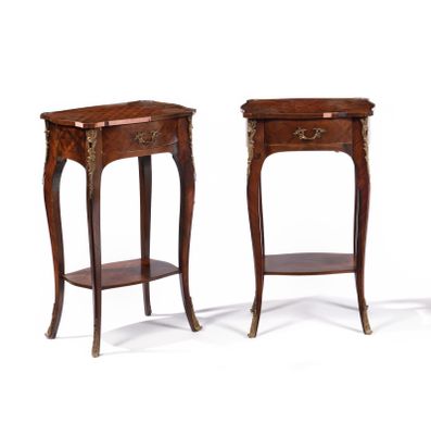 paire de tables de chevet en acajou de style Louis II