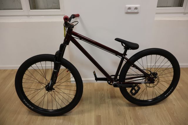 Vélo NS BIKE METROPOLIS 1 RED. Neuf. Possibilité d’envoi à la cha...