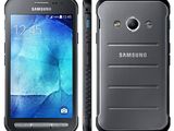 un gros plan d'un téléphone Samsung Galaxy J2 noir
