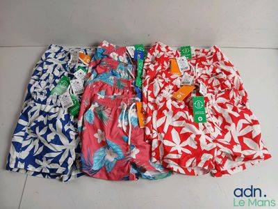 quatre paires de maillots de bain pour homme de différentes couleurs