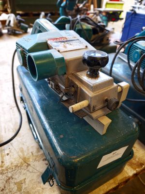 a machine that is sitting on top of a table