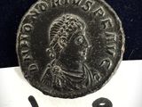 une pièce d'argent sur laquelle figure une femme