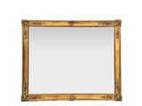 un miroir encadré d'or sur un mur blanc avec un fond blanc