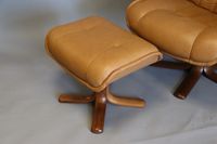 HJELLEDJERDE - Norvège. Fauteuil et ottoman avec structure e… (photo 3)
