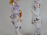 paire de figurines en porcelaine représentant un homme et une femme