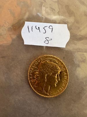 une image représentant une pièce d'or sur laquelle figure une étiquette indiquant son prix