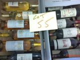 plusieurs bouteilles de vin dans un carton avec une étiquette de prix