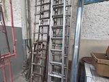 many ladders that are sitting in a room next to each other