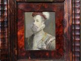 tableau représentant le portrait d'un homme portant un turban, dans un cadre en bois