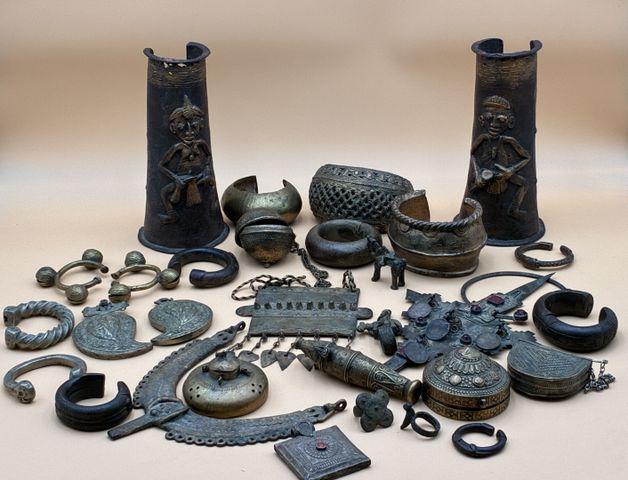 Art africain. Ensemble de bracelets d’esclaves en bronze et métal