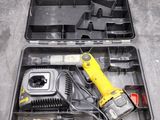 un outil dans une boîte à outils contenant d'autres outils