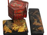 Trois types différents de boîtes orientales sont présentés sur un fond blanc