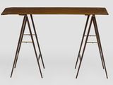 un bureau en bois avec deux pieds et un plateau en bois