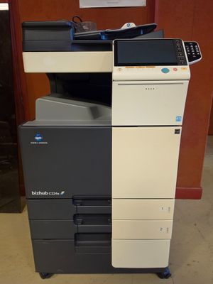 une photo d'une imprimante multifonction dans une pièce