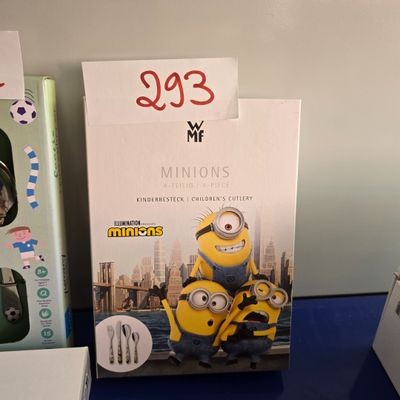 une boîte sur laquelle figure l'image d'un Minion et une boîte sur laquelle figure l'image d'un Minion