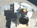 l'image d'une pompe à eau à laquelle est attaché un tuyau
