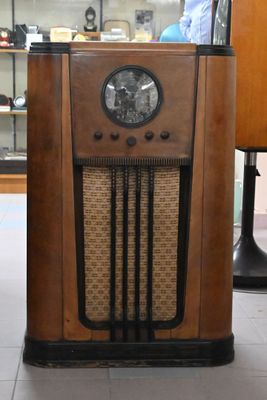 Stewart-Warner. Meuble radio américain à cadran type aviatio…