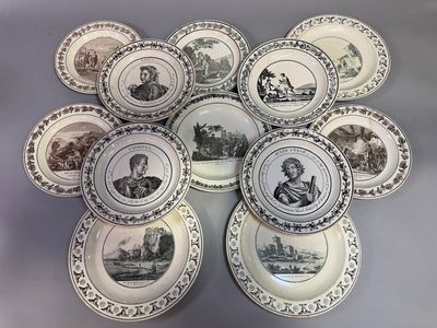 81. Réunion de 12 assiettes en faïence fine de Montereau, XI…