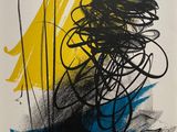 une peinture représentant une œuvre abstraite noire et jaune sur fond blanc