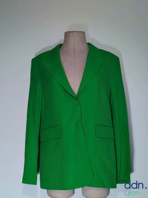 green blazer jacket on a mannequin mannequin mannequin mannequin mannequin mannequin mannequin mannequin manne