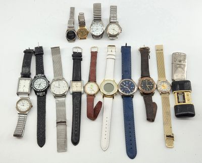 LOT DE MONTRES FANTAISIE. En l'état